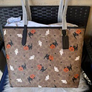 🎃🎃Coach City Tote In Signature Canvas With Halloween Print CW450